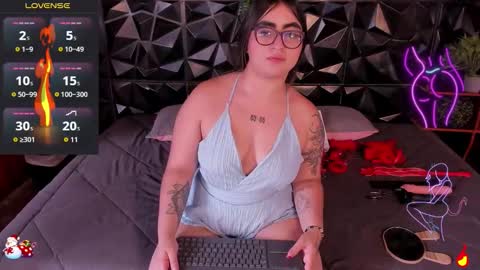 Snapshot of appril_foxx chatting on December 16, 4:23 pm apprilfoxx online show from December 16, 4:23 pm