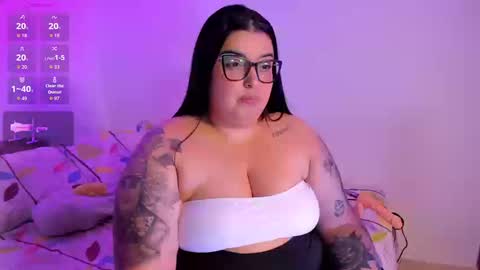 Snapshot of apriilpeach_ chatting on March 19, 10:03 pm Maria online show from March 19, 10:03 pm