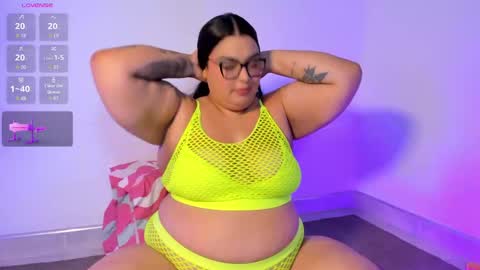Snapshot of apriilpeach_ chatting on May 11, 8:17 pm Maria online show from May 11, 8:17 pm