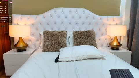 Snapshot of april_derricks chatting on December 3, 4:47 am April online show from December 3, 4:47 am