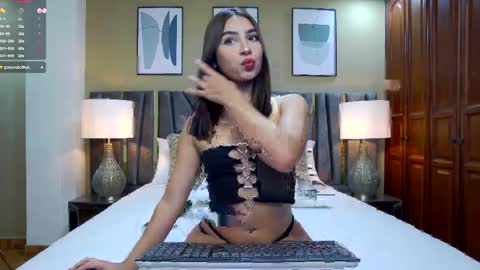 Snapshot of april_derricks chatting on May 5, 1:35 am April online show from May 5, 1:35 am
