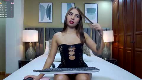 Snapshot of april_derricks chatting on June 22, 1:29 am April online show from June 22, 1:29 am