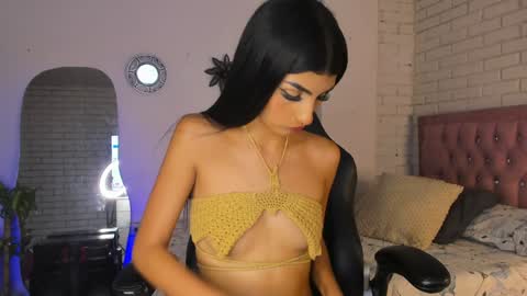 Snapshot of april_scarlett chatting on December 19, 2:01 am Scarlett Independent Model  online show from December 19, 2:01 am