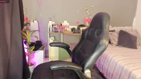 Snapshot of april_scarlett chatting on February 21, 10:26 pm Scarlett Independent Model  online show from February 21, 10:26 pm