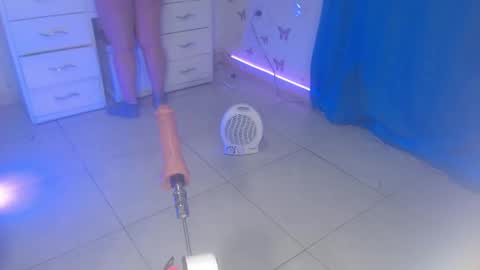 Snapshot of april_sexycurvy chatting on June 9, 6:03 am April online show from June 9, 6:03 am