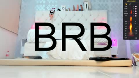 Snapshot of aprilbonnie chatting on January 3, 11:33 pm 3pm to 930 pm colombia online show from January 3, 11:33 pm