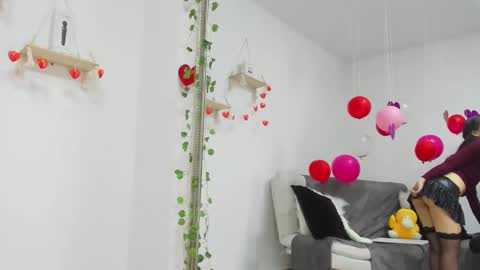 Snapshot of aprildubois_ chatting on February 11, 10:07 pm April online show from February 11, 10:07 pm