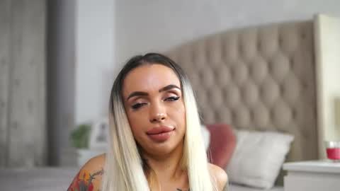 Laura online show from November 28, 6:43 pm