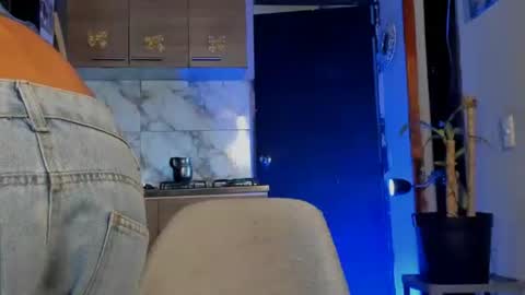 aprillebony319262 online show from April 22, 11:23 am