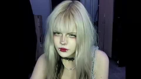 Snapshot of aprilspark chatting on April 22, 7:15 pm Alice D online show from April 22, 7:15 pm