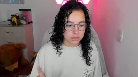 aqua emilly online show from January 6, 9:07 pm