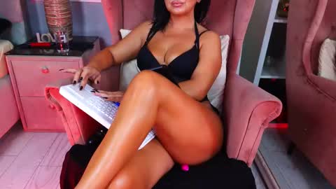 Snapshot of aqueenmonica chatting on September 25, 10:41 am AQueenMonica online show from September 25, 10:41 am