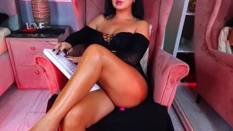 Snapshot of aqueenmonica chatting on September 28, 2:17 am AQueenMonica online show from September 28, 2:17 am