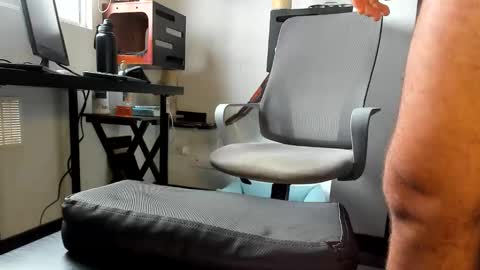 T. online show from April 7, 1:33 pm