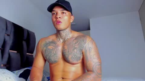 Snapshot of aquiles_elpapi chatting on June 7, 7:17 pm AquilesElpapi online show from June 7, 7:17 pm