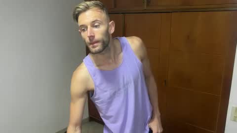 Snapshot of aquilesmade chatting on December 8, 4:50 pm Aquilesmade online show from December 8, 4:50 pm