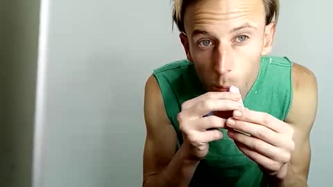 Snapshot of aquilesmade chatting on October 30, 1:29 am Aquilesmade online show from October 30, 1:29 am