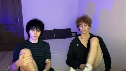 Snapshot of ar1zze chatting on April 3, 7:45 pm zik and kris online show from April 3, 7:45 pm