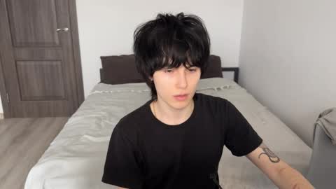 Snapshot of ar1zze chatting on April 7, 1:44 pm zik and kris online show from April 7, 1:44 pm