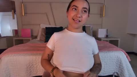 Snapshot of arabella__1 chatting on June 23, 12:19 am Arabella online show from June 23, 12:19 am