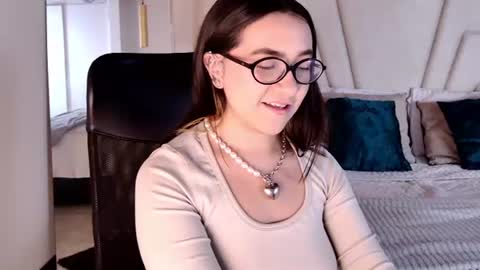 Snapshot of arabella__1 chatting on July 17, 1:01 am Arabella online show from July 17, 1:01 am
