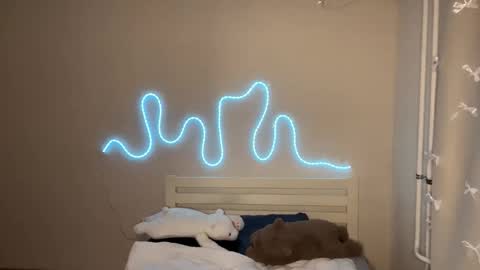 Emi online show from February 6, 4:32 pm