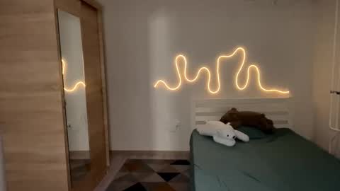 Emi online show from February 12, 4:57 pm