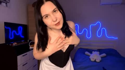 Emi online show from April 19, 4:17 pm