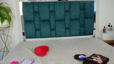   online show from April 22, 7:11 am