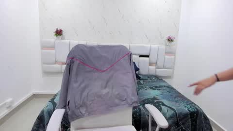 Snapshot of aradia_kiss chatting on October 12, 7:57 pm aradia_kiss online show from October 12, 7:57 pm