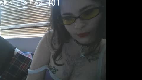 Snapshot of arcticfox_101 chatting on March 29, 10:37 am Daisy online show from March 29, 10:37 am