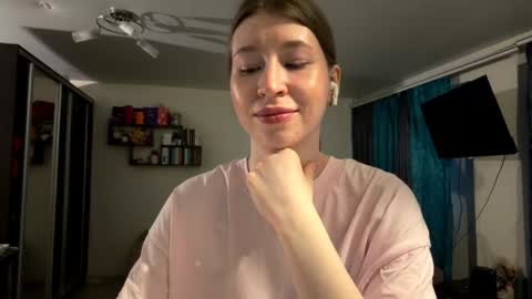 Marie online show from July 2, 6:25 pm