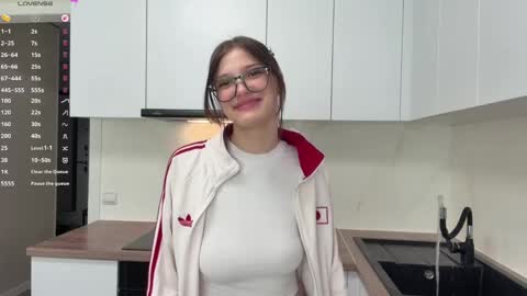 Caroline online show from April 12, 2:00 pm