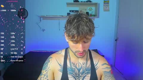 Snapshot of ares_blue chatting on May 21, 12:01 pm ares blue online show from May 21, 12:01 pm
