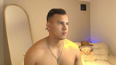 Snapshot of areslevi chatting on January 18, 6:34 pm ares levi online show from January 18, 6:34 pm