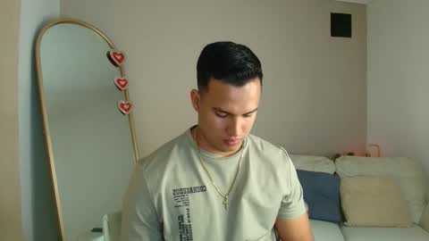 Snapshot of areslevi chatting on March 19, 5:33 am ares levi online show from March 19, 5:33 am