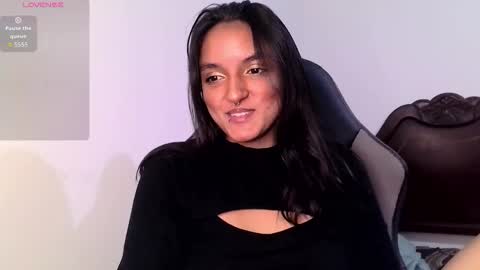 Snapshot of ari_20_ chatting on October 8, 7:22 pm Bella online show from October 8, 7:22 pm