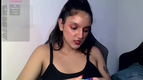 Snapshot of ari_20_ chatting on October 22, 11:37 pm Bella online show from October 22, 11:37 pm