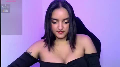 Snapshot of ari_20_ chatting on November 19, 8:53 pm Bella online show from November 19, 8:53 pm