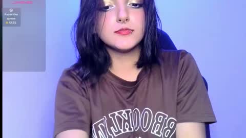 Snapshot of ari_20_ chatting on November 29, 9:07 pm Bella online show from November 29, 9:07 pm