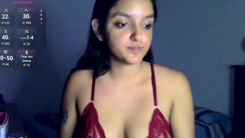Snapshot of ari_20_ chatting on May 11, 11:35 pm Bella online show from May 11, 11:35 pm