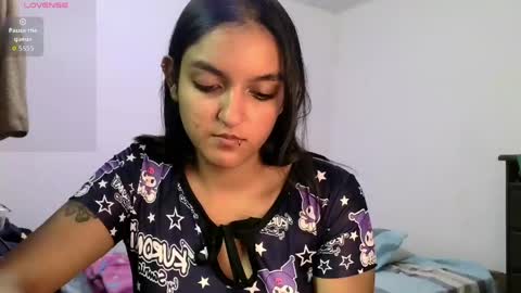 Snapshot of ari_20_ chatting on May 30, 7:33 pm Bella online show from May 30, 7:33 pm