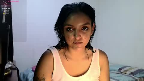 Snapshot of ari_20_ chatting on June 5, 5:29 pm Bella online show from June 5, 5:29 pm