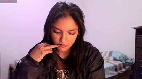 Snapshot of ari_20_ chatting on June 15, 4:31 pm Bella online show from June 15, 4:31 pm