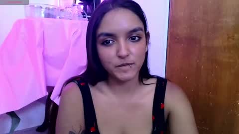 Snapshot of ari_20_ chatting on June 19, 6:12 pm Bella online show from June 19, 6:12 pm