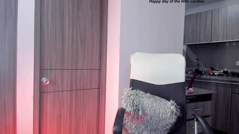 Snapshot of ari_bastett chatting on December 8, 12:29 am Ariana online show from December 8, 12:29 am
