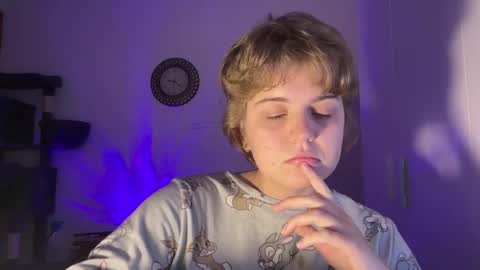 ari_crystal online show from March 9, 7:07 pm