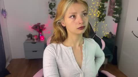 Snapshot of ari_kat666 chatting on July 25, 4:32 am ari online show from July 25, 4:32 am