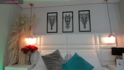 Snapshot of ari_lynn_ chatting on October 28, 3:10 am ari_lynn_ online show from October 28, 3:10 am