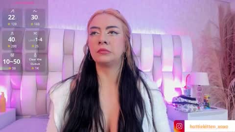 ari_lynn_ online show from February 25, 3:38 am